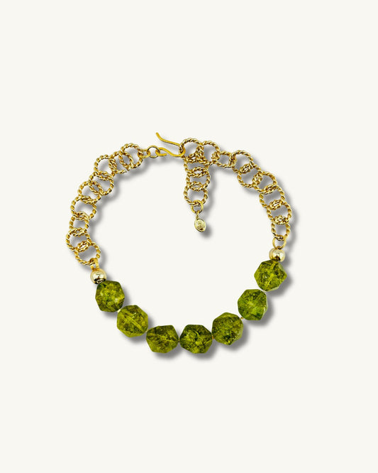 Brotes de Peridoto: Renacer